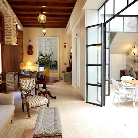 Amadeus Hotel 4*